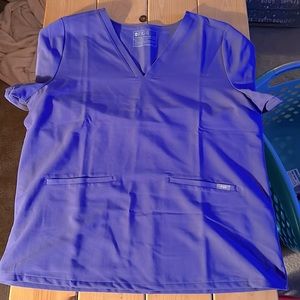 Figs casma 3 pocket scrub top